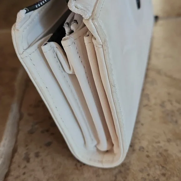 LONGCHAMP White Leather Wallet with Embossed Logo - Picture 16 of 16